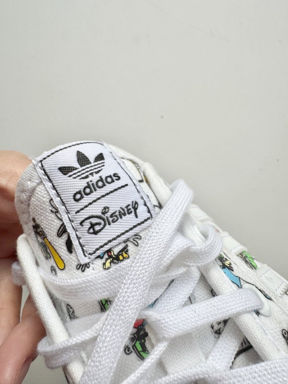 Kids' ADIDAS x DISNEY Nizza Goofy White Canvas Low Top Sneakers, Size 13 - Picture 13 of 15